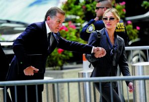 Στο εδώλιο με τρεις κατηγορίες για κακουργήματα