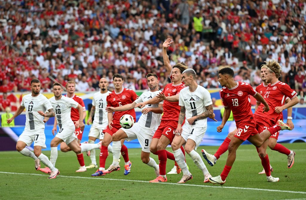 Σπόραρ στο προσκήνιο