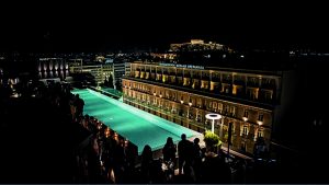 Summer night στο rooftop…