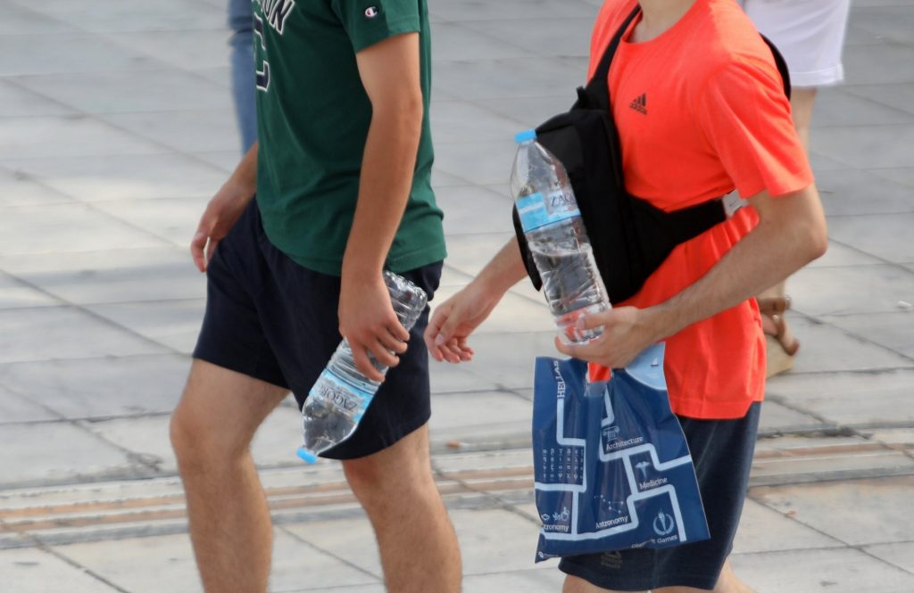 Νέες αυξήσεις ταλανίζουν τα νοικοκυριά – Αυξάνονται οι τιμές σε εμφιαλωμένα νερά, αναψυκτικά και μπίρες