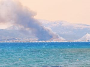Φωτιά στην Ναύπακτο: Εκκενώνονται τρία χωριά – Ενισχύθηκαν οι πυροσβεστικές δυνάμεις