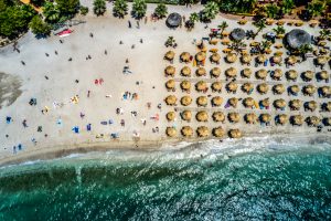 Συνεχίζεται το «κίνημα» της πετσέτας – Μπαράζ καταγγελιών για τις παραλίες