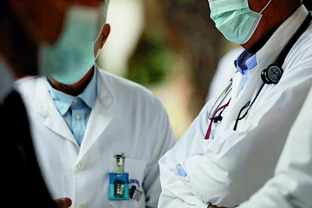 Αντισυνταγματικές οι περικοπές στις αμοιβές των γιατρών του ΕΣΥ