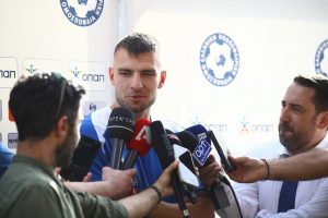 Ντόι: «Μεγάλη τιμή να φορέσω το εθνόσημο»