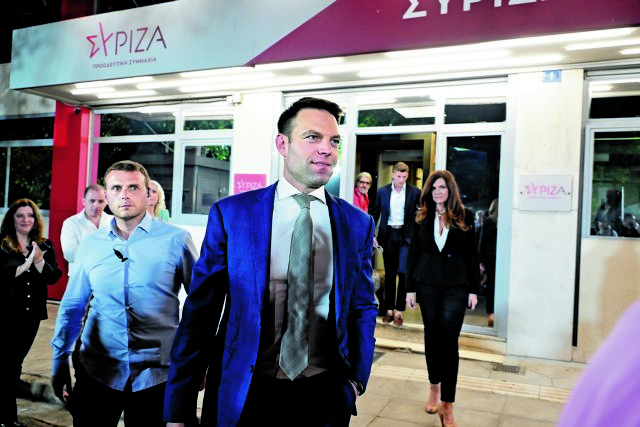 Αμήχανη η Κουμουνδούρου μετά και τη νέα συρρίκνωση