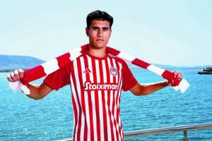 Στην Αθήνα ο Στάμενιτς, σενάριο για Μπάρε