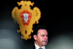 Πρώτα κάρτα εργασίας και μετά κάτοικος με «Χρυσή Βίζα»