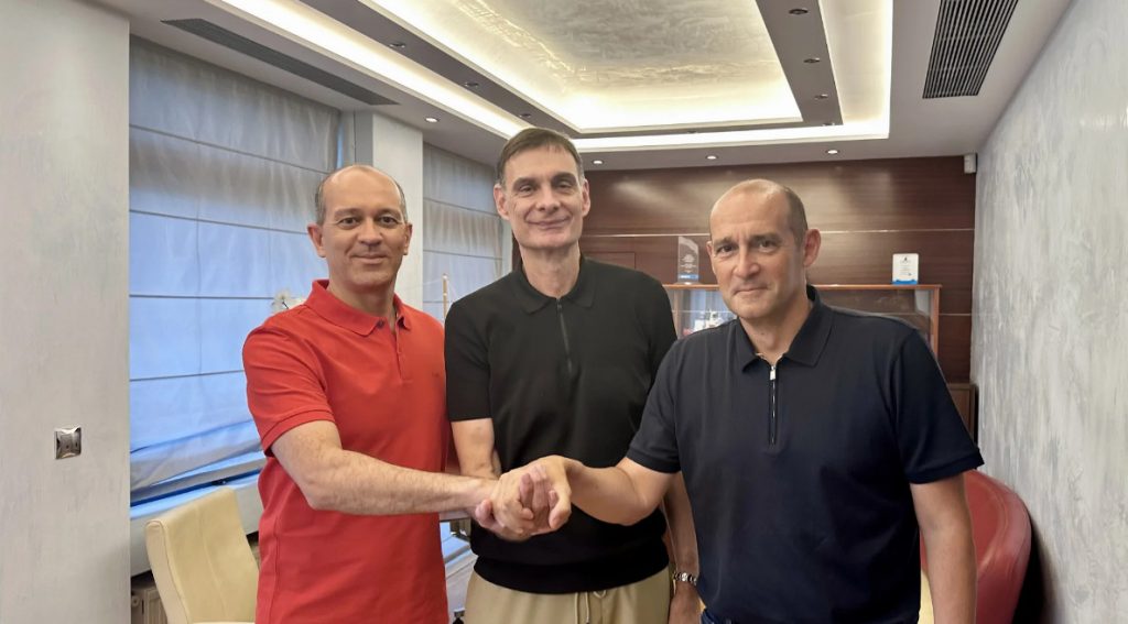 Επίσημο: Ανανέωσε με τον Ολυμπιακό ο Μπαρτζώκας