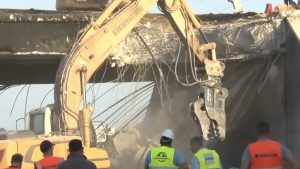 Κατεδαφίζουν την αερογέφυρα στον Ισθμό μετά την έκρηξη του βυτιοφόρου στην Αθηνών – Κορίνθου