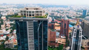 Ινδία: H «ουράνια έπαυλη» – Γιατί ο ιδιοκτήτης μπορεί να μην κατοικήσει ποτέ σε αυτό το σπίτι