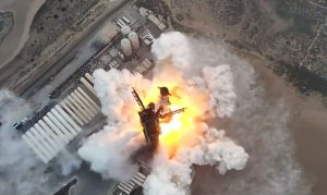 Με καμένα φτερά επέστρεψε στη Γη το «Αστρόπλοιο» του Μασκ