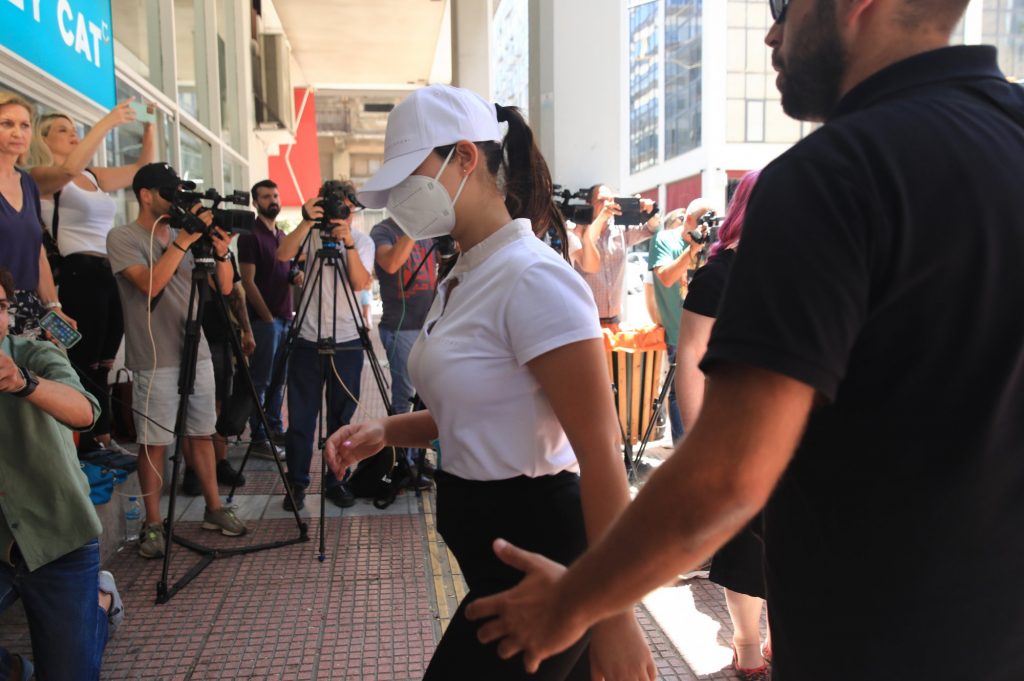 Φωτιά στην Ύδρα: Στην εισαγγελία Πειραιά οι 13 συλληφθέντες για τη φωτιά στην Ύδρα (βίντεο και εικόνες)