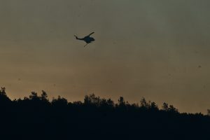 Φωτιά στη Σταμάτα: Χωρίς ενεργό μέτωπο – Εκκενώθηκαν οικισμοί, μηνύματα του «112»