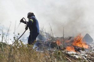 Φωτιά: Σε ποια σημεία παραμένει κλειστή η λεωφόρος Βάρης – Κορωπίου