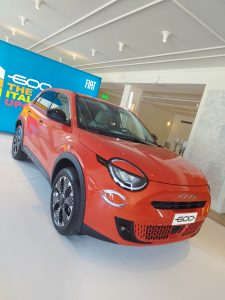 Η FIAT λανσάρει το νέο της B-SUV που ονομάζεται 600