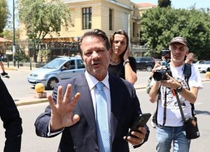 Απόστολος Λύτρας: Πληροφορίες ότι έστειλε απειλητικό μήνυμα στη σύζυγό του – Μηνύσεις κατέθεσε η 37χρονη