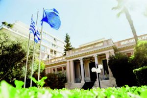 Νέοι ρόλοι στο Μαξίμου