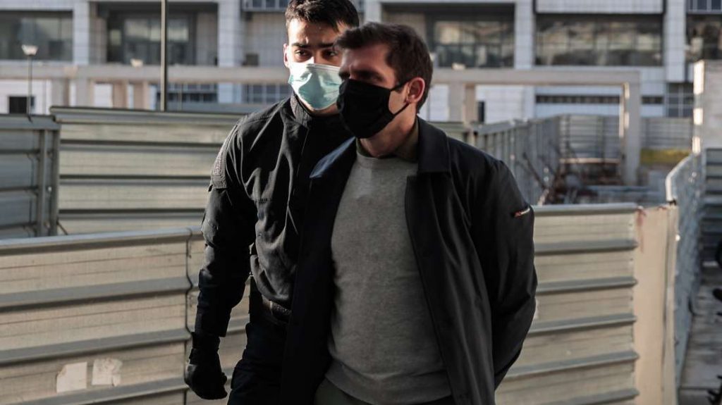 Την ενοχή του προπονητή ιστιοπλοΐας για τον βιασμό της Αμαλίας ζήτησε ο εισαγγελέας – Απολογήθηκε… με Ερωτόκριτο