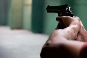 «Πόσες σφαίρες θέλεις στον καθένα;» – Σοκαριστικοί διάλογοι για διπλό συμβόλαιο θανάτου στην Κρήτη