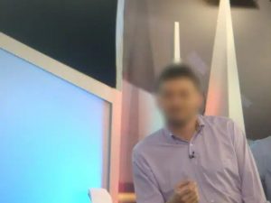 Ενδοοικογενειακή βία: Ποινή φυλάκισης 12 μηνών στον δημοσιογράφο της ΕΡΤ που ξυλοκόπησε τη σύντροφό του