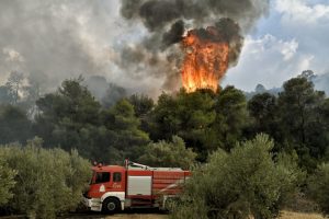 Φωτιά: Νέο μήνυμα από το 112 για την πυρκαγιά στην Βάρης – Κορωπίου