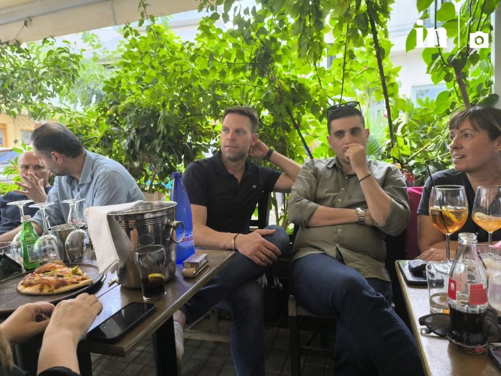 Χαλαρές στιγμές Κασσελάκη πριν τις ευρωεκλογές – Τα… χιλιόμετρα που διένυσε στην προεκλογική περίοδο