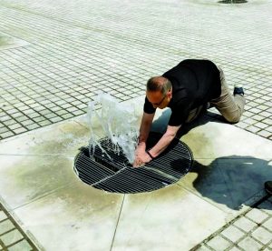 Ο Καραμανλής, ο Σαμαράς και τα ακονισμένα μαχαίρια