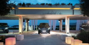 Νέα V-Class και νέα EQV. Όταν η ελληνική φιλοξενία συναντά το αυτοκίνητο.