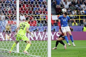 Η Αλβανία προηγήθηκε με τον Μπαϊράμι, ανατροπή με Μπαστόνι και Μπαρέλα για την Ιταλία (vids)