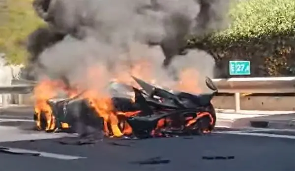 Η Koenigsegg Automotive απαγορεύει τους οδηγούς των Jesko να τα οδηγούν
