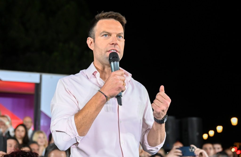 Θεσσαλονίκη live: Ο Στέφανος Κασσελάκης παρουσιάζει το πόθεν έσχες του στο Βασιλικό Θέατρο