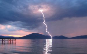 Χαλκιδική: Νεκρή 13χρονη από κεραυνό