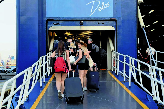 Δεν πέφτουν οι τιμές στα ακτοπλοϊκά εισιτήρια