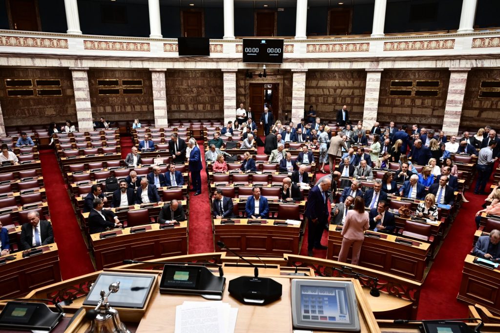 Θέμα μη επανεκλογής Σακελλαροπούλου βάζουν βουλευτές της ΝΔ – «Βόμβα» από Βλάχο