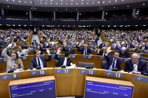 Άνδρας, διδάκτορας, λευκός 50αρης, ο τυπικός… Ευρωβουλευτής