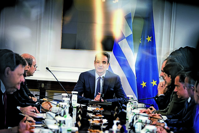 Νέο Υπουργικό Συμβούλιο με το βλέμμα στην ακρίβεια και τη Θεσσαλία