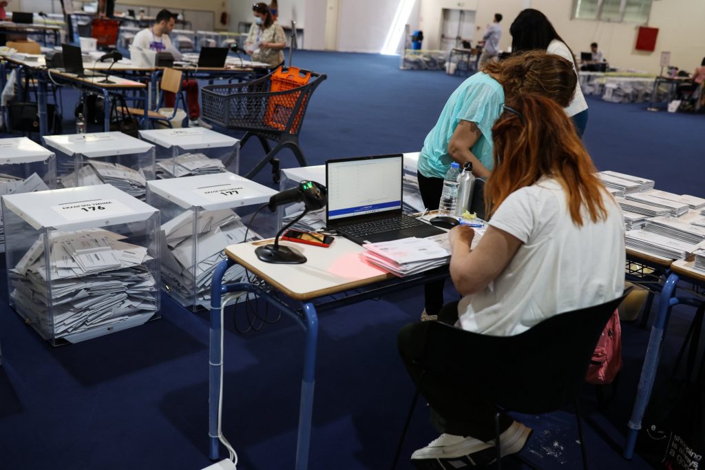 Παράταση στο ωράριο λειτουργίας των γραφείων ταυτοτήτων – διαβατηρίων το Σαββατοκύριακο, λόγω ευρωεκλογών