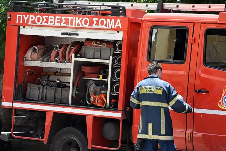Φωτιά στους Αγίους Θεοδώρους Κορινθίας: Κυκλοφοριακές ρυθμίσεις σε Προαστιακό και Εθνική Οδό (video)