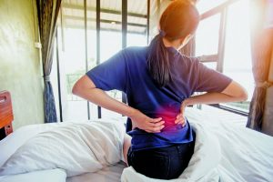 Το περπάτημα βοηθά να υποχωρήσει ο πόνος στη μέση