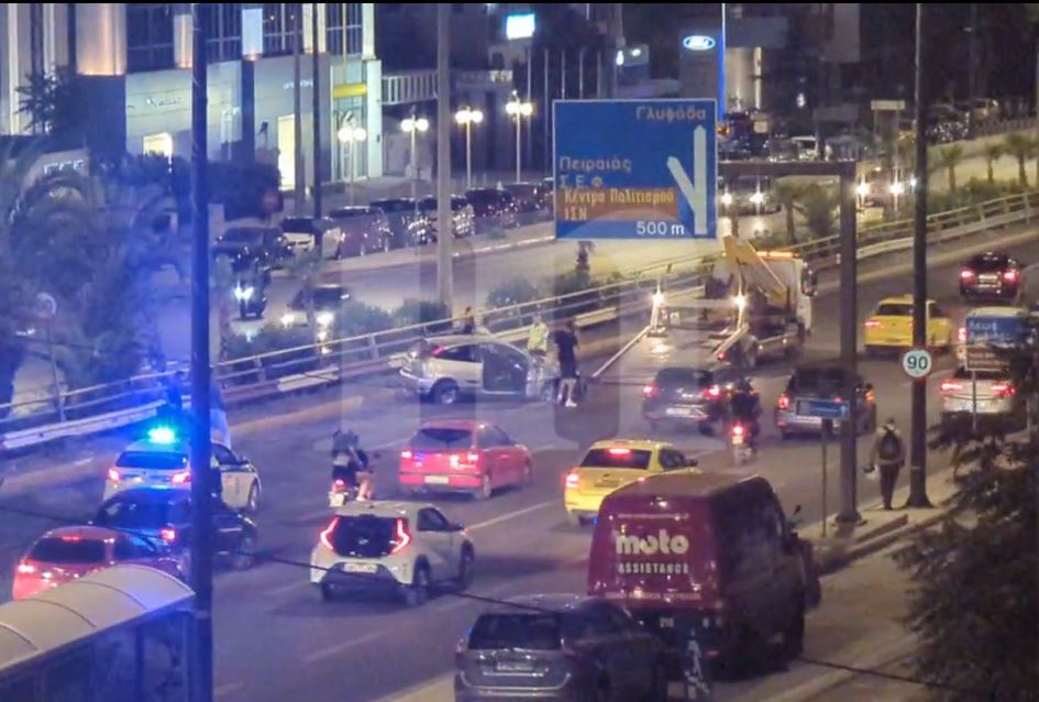 Τροχαίο στη λεωφόρο Συγγρού – ΙΧ έπεσε στη διαχωριστική νησίδα [Δείτε βίντεο]