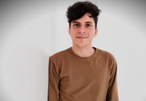 Σπάτα: Έρευνα για ανθρωποκτονία ζητά η εισαγγελέας για τον φοιτητή που βρέθηκε κρεμασμένος στο σπίτι του