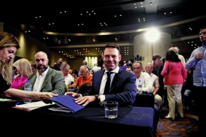 Ρήγμα που ολοένα και βαθαίνει