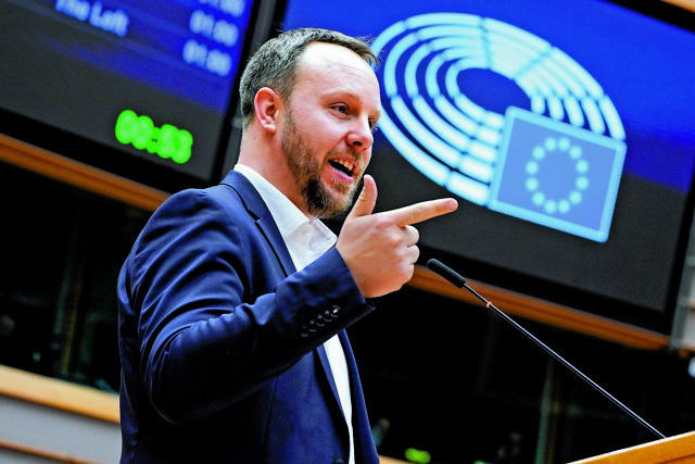 Νέο σκάνδαλο παρακολούθησης