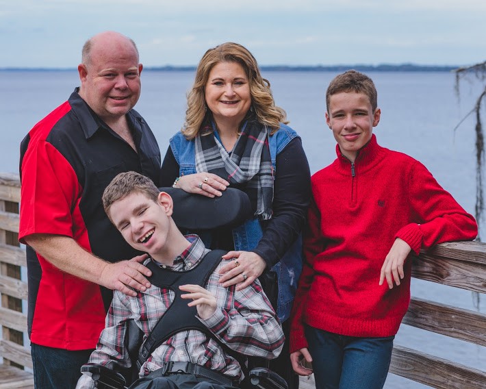 Συγκλονιστική ιστορία: Υιοθέτησαν αδέρφια από ίδρυμα για να μην μεγαλώσουν χωριστά