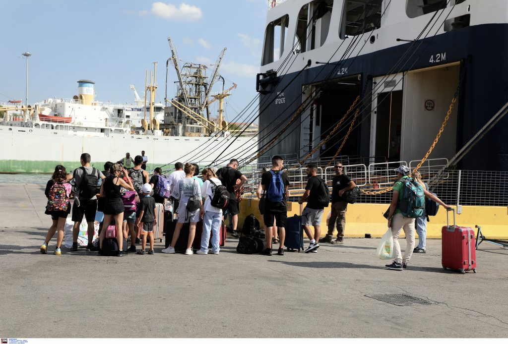 Ακτοπλοϊκά εισιτήρια: Εκτροχιάζονται οι τιμές – Ολόκληρος μισθός για ένα ταξίδι