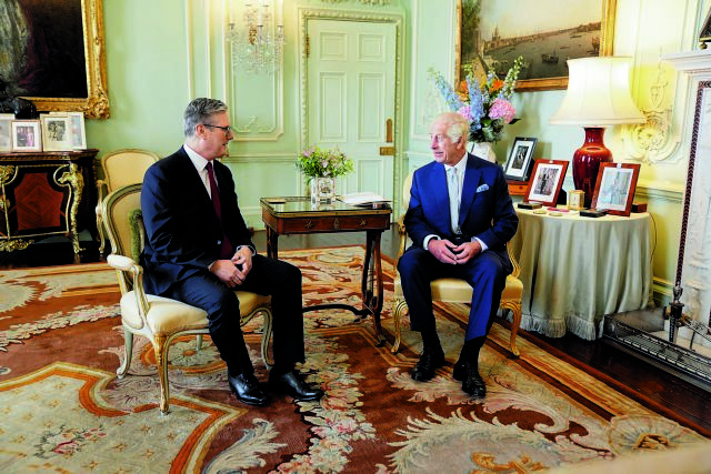 Σαρωτική νίκη των Εργατικών, με δύο αστερίσκους