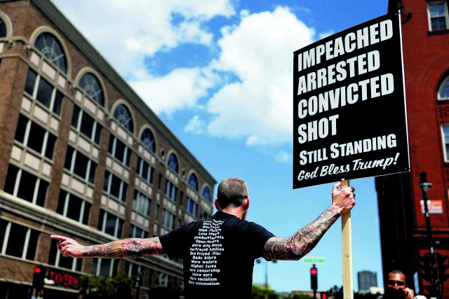 Οι σφαίρες στον Τραμπ και το σοκ στην Ευρώπη