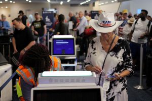 Crowdstrike: Πόσο κόστισε το ψηφιακό μπλακάουτ, ποιος θα πληρώσει τον λογαριασμό;