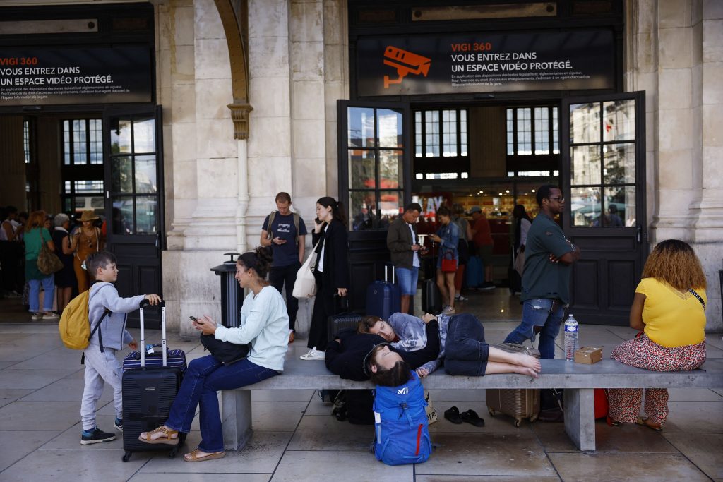 Ολυμπιακοί Αγώνες: Εικόνες χάους στους σιδηροδρόμους της Γαλλίας μετά το σαμποτάζ – «Σκανδαλώδης εγκληματική ενέργεια»