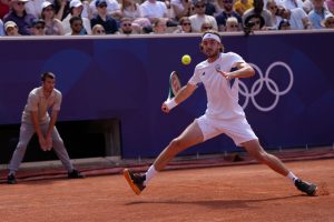 Ολυμπιακοί Αγώνες 2024: Έδειξε χαρακτήρα και πέρασε στον δεύτερο γύρο ο Στέφανος Τσιτσιπάς